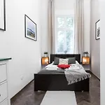 Friendhouse Avenue * Krakov