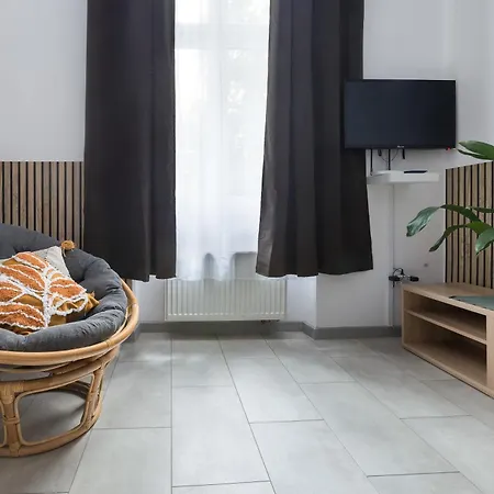 Friendhouse Avenue * Krakov