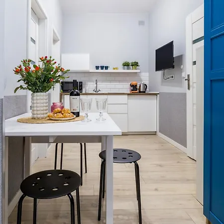 Friendhouse Avenue * Krakov