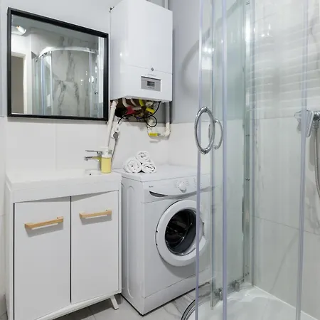 Friendhouse Avenue Apartament *