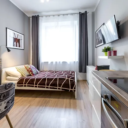 Friendhouse Avenue Апартаменти *