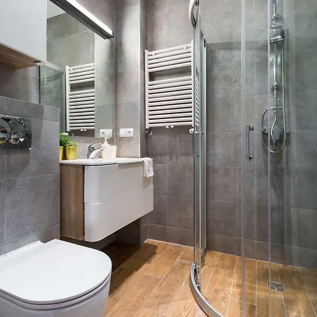 Friendhouse Avenue Апартаменти *