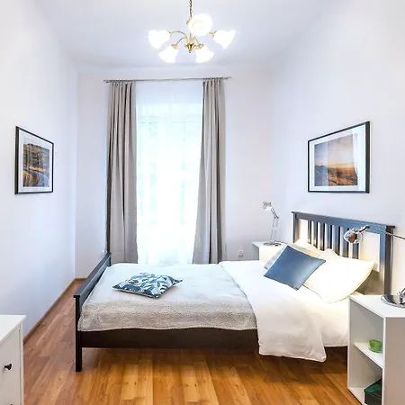 Friendhouse Avenue Апартаменти
