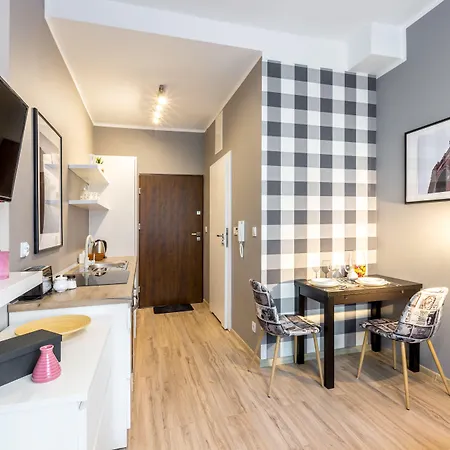 Friendhouse Avenue Апартаменти Краків
