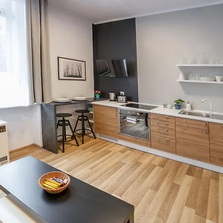 Friendhouse Avenue Апартаменти