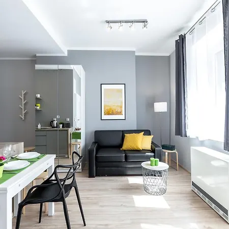 Friendhouse Avenue * Krakov