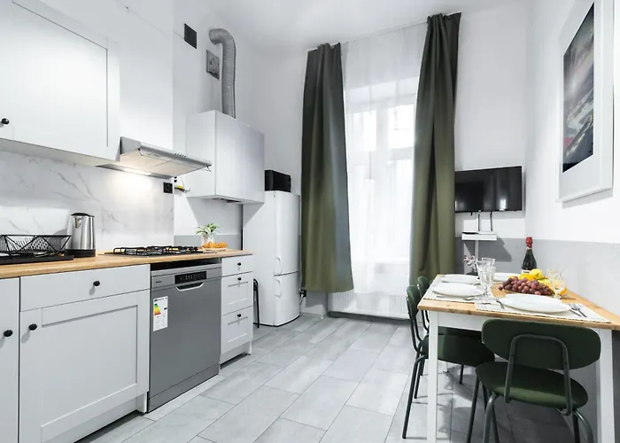 Friendhouse Avenue *