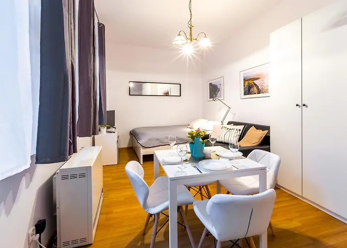 Friendhouse Avenue *