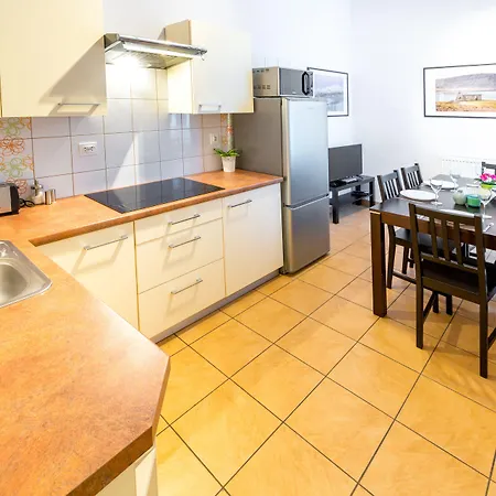 Friendhouse Avenue * Krakau